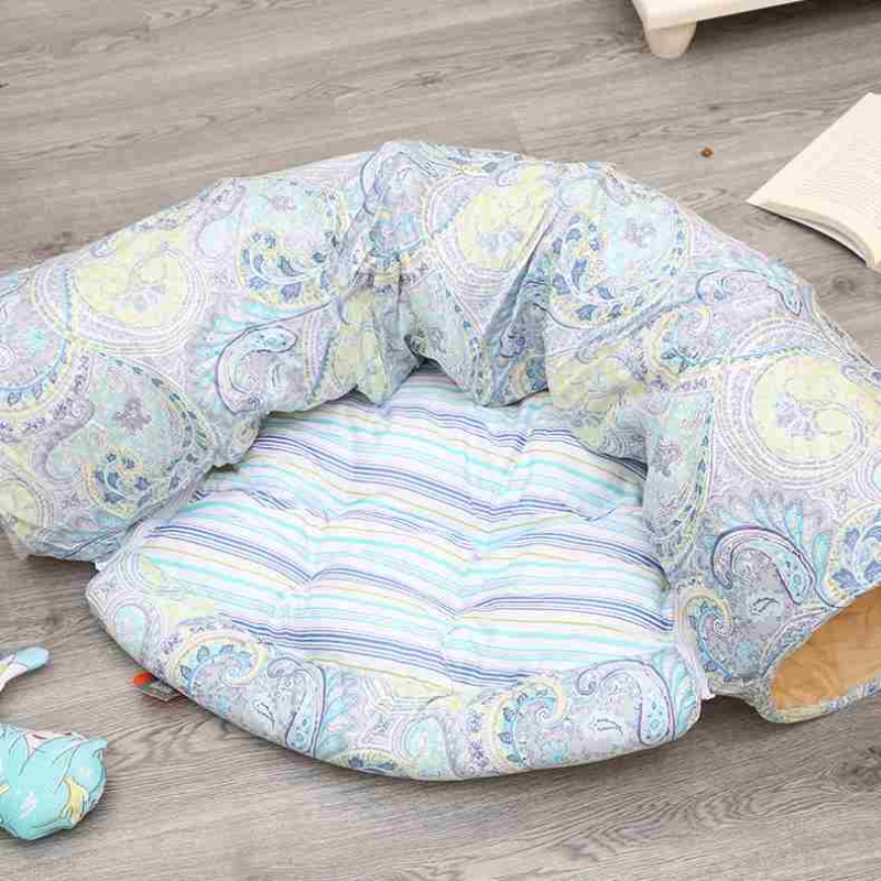 Semicircular pet bed with tunnel