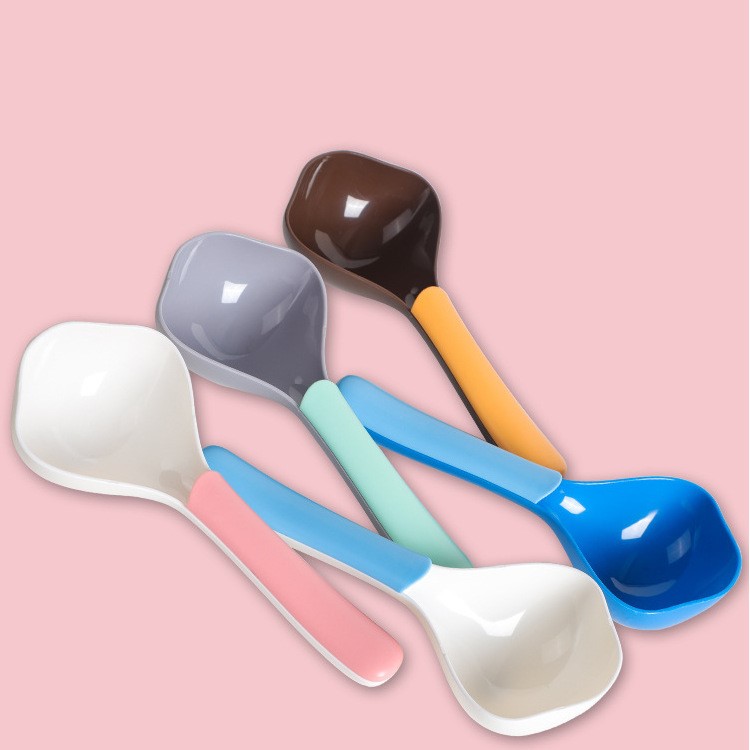 Diamond shaped pet food spoon