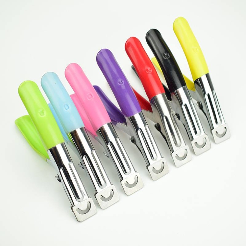 U-shaped nail clippers