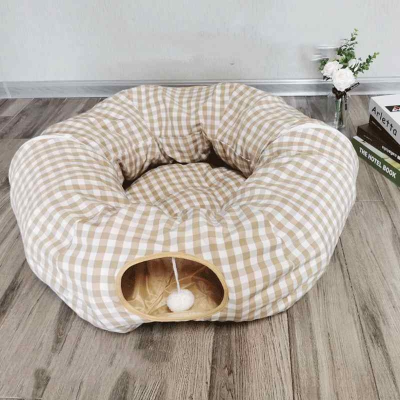 Round pet bed with tunnel