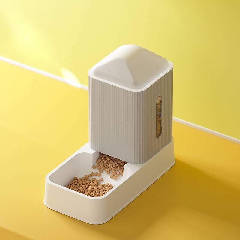 House shaped 3.5L pet feeder