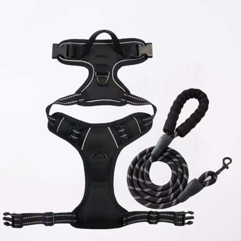 Reflective nylon large and medium-sized dog harness on the chest